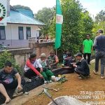 Jum’at Bersih, Babinsa Syaifullah Goro Bersama Warga Bersihkan Jalan Raya Desa Semedang Jum’at Bersih, Babinsa Syaifullah Goro Bersama Warga Bersihkan Jalan Raya Desa Semedang