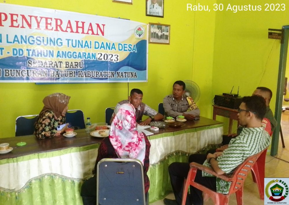 Melalui Komsos, Babinsa Koramil 03/Sedanau Jalin Koordinasi Dengan Perangkat Desa Sedarat Baru