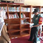 Babinsa Serda Sianipar Dukung Keberadaan Perpustakaan Mini Desa Subi Babinsa Serda Sianipar Dukung Keberadaan Perpustakaan Mini Desa Subi