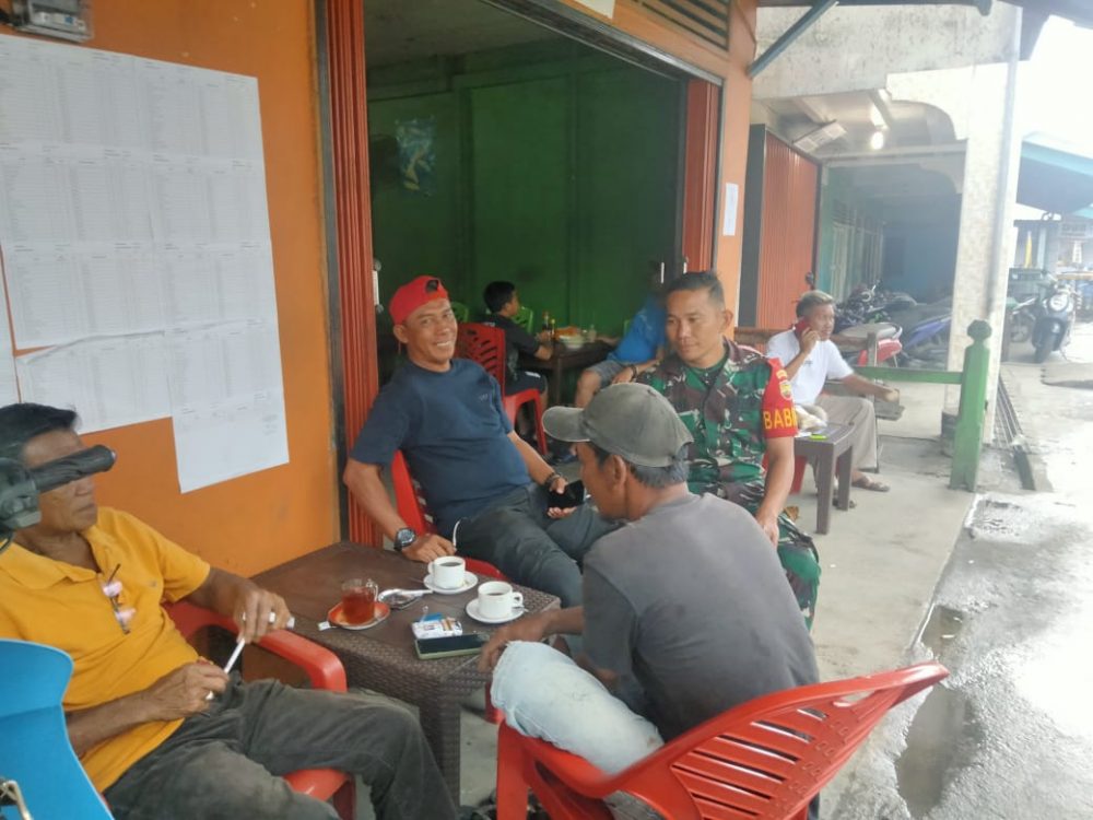 Babinsa Serda Perangin Terus Jalin Keakraban Melalui Komsos Dengan Warga Binaan