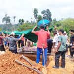 Babinsa Koptu Pamuji Turut Melayat Warga Binaan Desa Sedarat Baru Yang Tutup Usia Babinsa Koptu Pamuji Turut Melayat Warga Binaan Desa Sedarat Baru Yang Tutup Usia