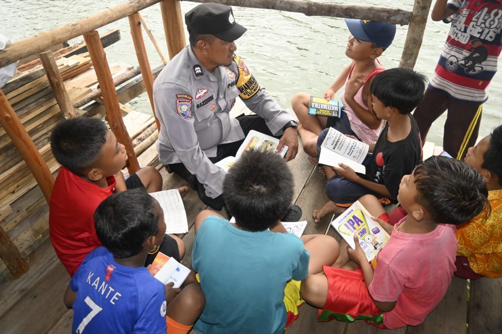 Polsek Bukit Bestari Polresta Tanjungpinang Gagas Pondok Baca Presisi dan Distribusikan Ratusan Buku Polsek Bukit Bestari Polresta Tanjungpinang Gagas Pondok Baca Presisi dan Distribusikan Ratusan Buku