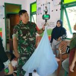 Babinsa Sertu Harahap Dampingi Nakes, Berikan Makanan Tambahan Bagi Balita Stunting Babinsa Sertu Harahap Dampingi Nakes, Berikan Makanan Tambahan Bagi Balita Stunting