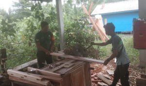 Babinsa Sertu J Pangaribuan Jalin Komsos Dengan Pengerajin Kayu
