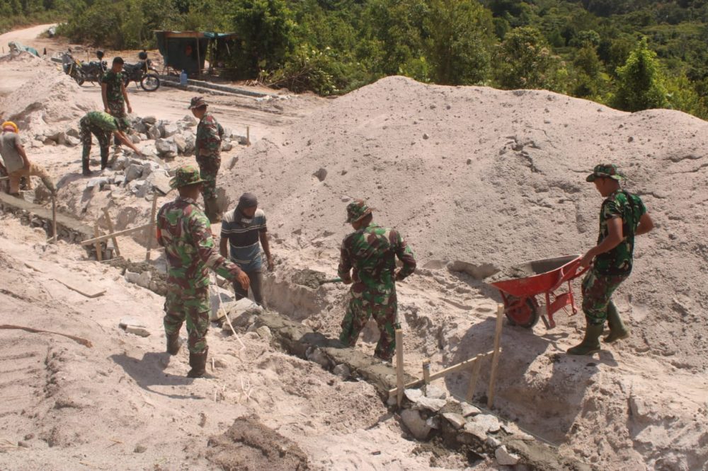 Memasuki Hari Ke-9, Pra TMMD Desa Selemam Kodim 0318/Natuna Terus Berlanjut Memasuki Hari Ke-9, Pra TMMD Desa Selemam Kodim 0318/Natuna Terus Berlanjut
