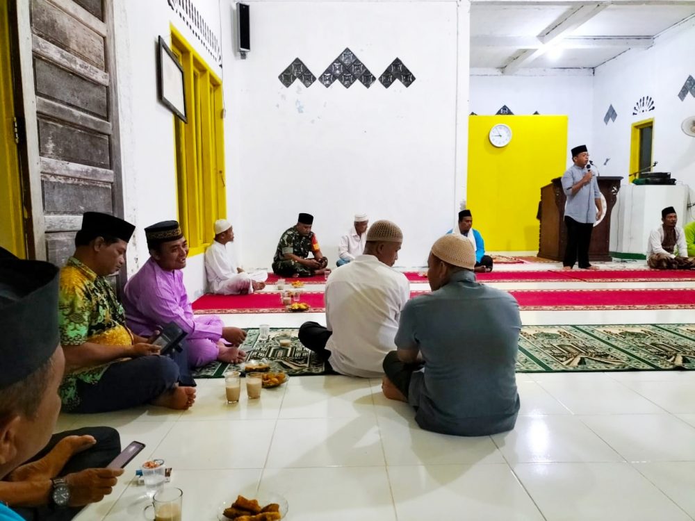 Jalin Silaturrahmi, Babinsa Koptu Pamuji Komsos Dengan Jema’ah Masjid Al-Hijrah Desa Sedarat Baru Jalin Silaturrahmi, Babinsa Koptu Pamuji Komsos Dengan Jema’ah Masjid Al-Hijrah Desa Sedarat Baru