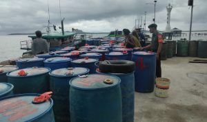 Agar Tepat Sasaran, Babinsa Koramil 06/Serasan Kawal Pendistribusian BBM Bersubsidi