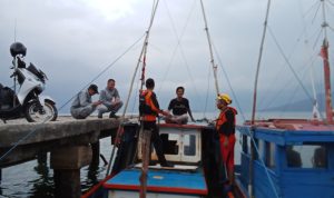 Hari Ke-2 Pencarian, Tim SAR Belum Temukan Nelayan Hilang Kontak di Perairan Subi Hari Ke-2 Pencarian, Tim SAR Belum Temukan Nelayan Hilang Kontak di Perairan Subi