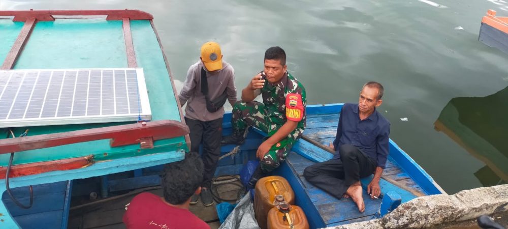 Melalui Komsos, Babinsa Ingatkan Nelayan Waspadai Cuaca Yang Tidak Menentu Melalui Komsos, Babinsa Ingatkan Nelayan Waspadai Cuaca Yang Tidak Menentu