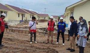 Tinjau 100 Unit Pembangunan Rumah Bantuan Korban Longsor Serasan, Bupati : Pengerjaan Hampir Rampung Tinjau 100 Unit Pembangunan Rumah Bantuan Korban Longsor Serasan, Bupati : Pengerjaan Hampir Rampung