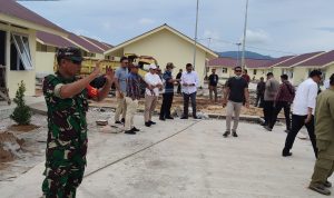 Plh. Danramil 06/Serasan Dampingi Bupati, Tinjau Pembangunan 100 Unit Rumah Bantuan Longsor Plh. Danramil 06/Serasan Dampingi Bupati, Tinjau Pembangunan 100 Unit Rumah Bantuan Longsor