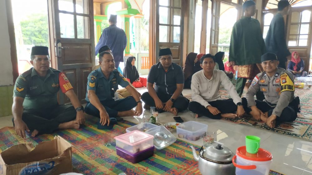 Babinsa Koramil 06/Serasan Hadiri Peringatan Maulid Nabi Muhammad SAW di Desa Batu Berian