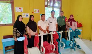 Babinsa Koramil 06/Serasan Hadiri Penyerahan Permainan Perosotan Oleh Desa Batu Berian Untuk Sekolah PAUD Babinsa Koramil 06/Serasan Hadiri Penyerahan Permainan Perosotan Oleh Desa Batu Berian Untuk Sekolah PAUD