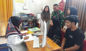 Babinsa Koramil 03/Sedanau Dampingi Puskesmas Dalam Pelaksanaan Pekanbaru Pelayanan KB Serentak