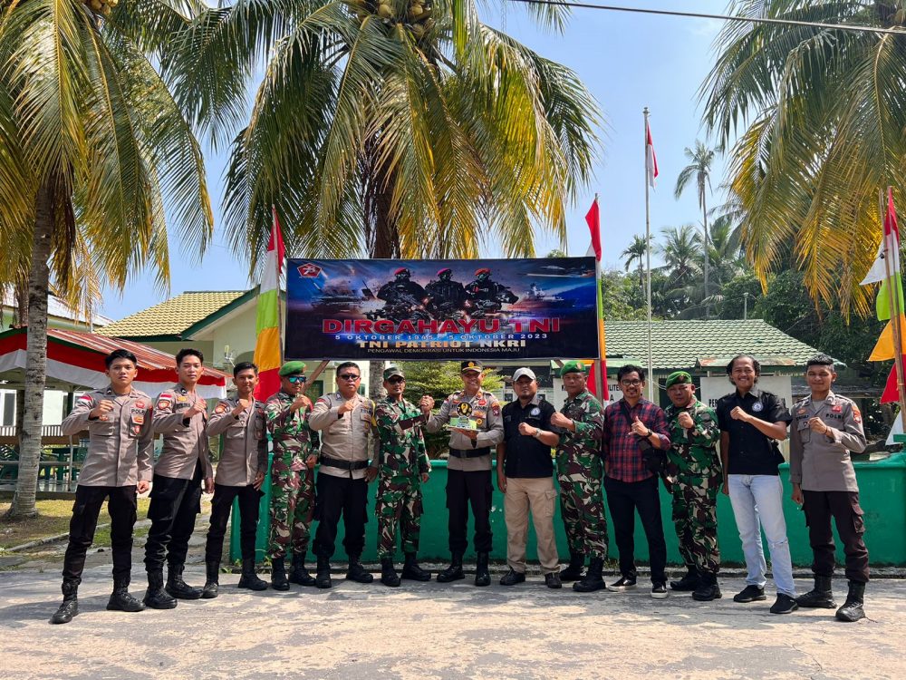 Koramil 03/Sedanau Mendapat Kejutan HUT TNI Ke-78 Dari Polsek Bunguran Barat Koramil 03/Sedanau Mendapat Kejutan HUT TNI Ke-78 Dari Polsek Bunguran Barat
