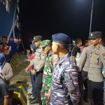 Babinsa Serda Sianipar Bersama Instansi Samping Turut Lakukan Pengamanan Turun Naik Penumpang Kapal Babinsa Serda Sianipar Bersama Instansi Samping Turut Lakukan Pengamanan Turun Naik Penumpang Kapal