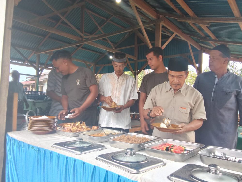 Plh. Danramil 06/Serasan Hadiri Syukuran Warga Binaan Atas Usaha Warung Plh. Danramil 06/Serasan Hadiri Syukuran Warga Binaan Atas Usaha Warung