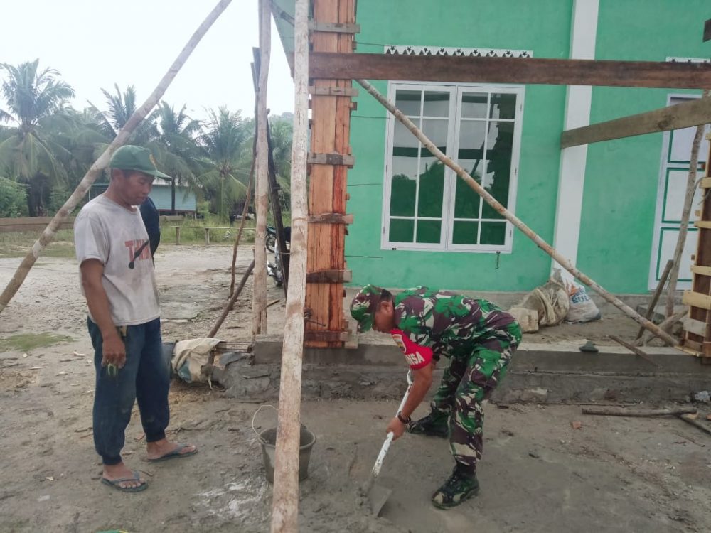 Lebih Dekat Dengan Warga Binaan, Babinsa Jalin Komsos Bersama Pekerja Bangunan Lebih Dekat Dengan Warga Binaan, Babinsa Jalin Komsos Bersama Pekerja Bangunan