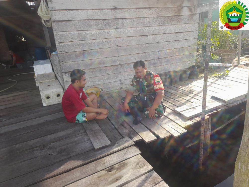Akrab Bersama Masyarakat, Babinsa Serda Eko Terus Jalin Komsos Akrab Bersama Masyarakat, Babinsa Serda Eko Terus Jalin Komsos