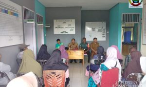 Babinsa Sertu Syahruddin Kembali Dampingi Penyaluran BLT DD Desa Mekar Jaya