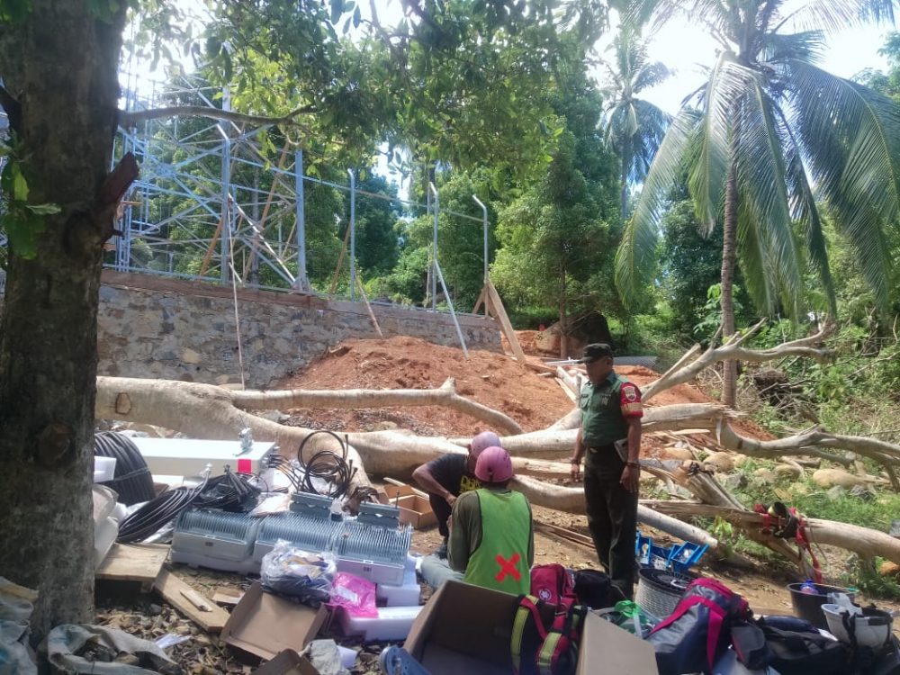 Babinsa Serda Suwarno Ingatkan Para pekerja Tower Utamakan Faktor Keselamatan