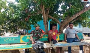 Jalin Komsos, Babinsa Kopda Dhanu Ajak Nelayan Jaga Kelestarian Laut