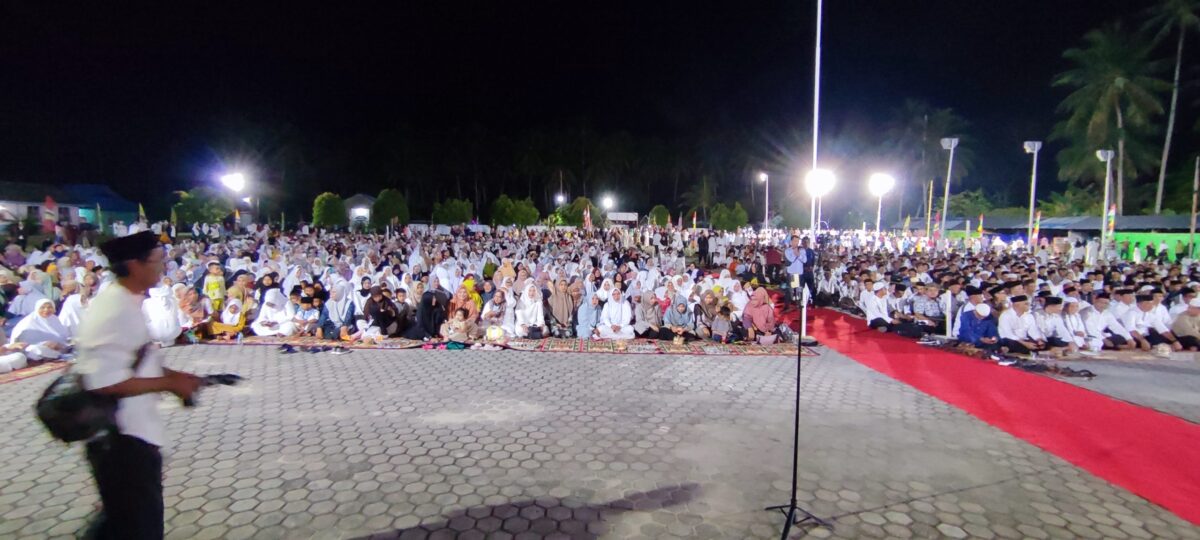 Meledak! Ribuan Jemaah Padati Tablig Akbar UAS di Pulau Midai