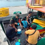 Komsos Dengan Nelayan, Babinsa Serka Saroji Ingatkan Waspada Saat Melaut