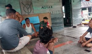 Berikut Pesan Babinsa Koramil 03/Sedanau Saat Komsos Dengan Warga Binaan Berikut Pesan Babinsa Koramil 03/Sedanau Saat Komsos Dengan Warga Binaan