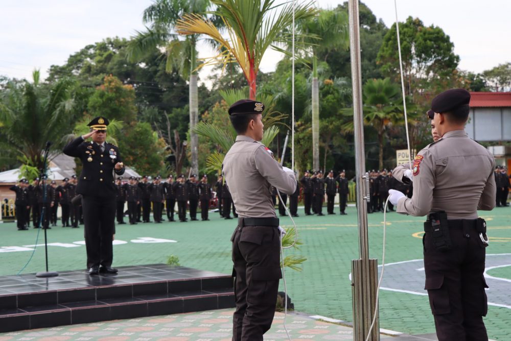 Pimpin Upacara Hari Pahlawan, Kapolres Natuna Gelorakan Semangat Juang Bagi Anggota Pimpin Upacara Hari Pahlawan, Kapolres Natuna Gelorakan Semangat Juang Bagi Anggota