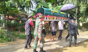 Peduli Sesama, Babinsa Sertu Chaniago Turut Hantarkan Jenazah Warga Binaan Yang Tutup Usia Peduli Sesama, Babinsa Sertu Chaniago Turut Hantarkan Jenazah Warga Binaan Yang Tutup Usia
