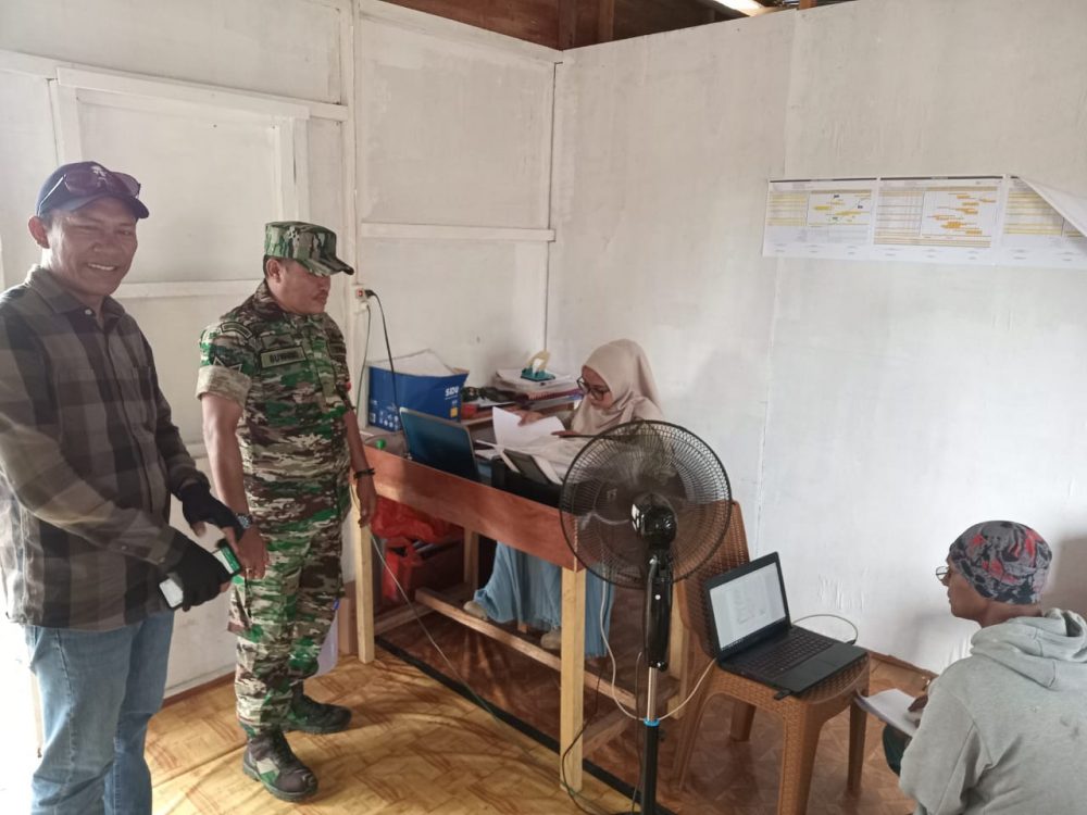 Ini Yang Disampaikan Babinsa Serda Suwarno Saat Komsos Dengan Para Pekerja Proyek