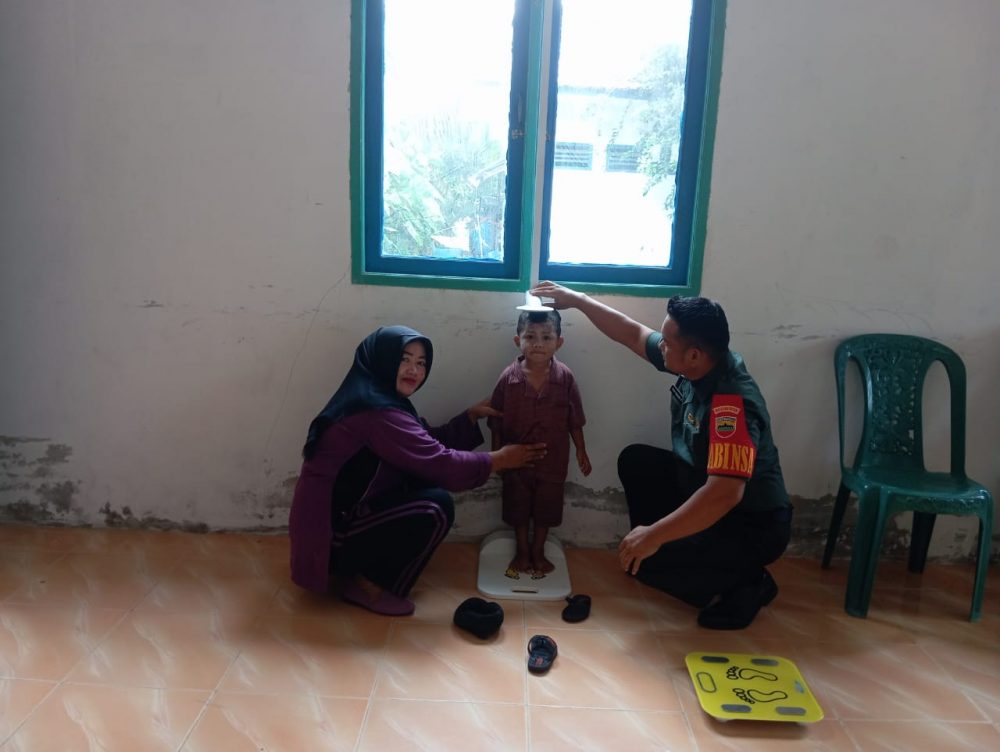 Agar Kegiatan Berjalan Lancar, Babinsa Sertu Robby Dampingi Posyandu Balita Agar Kegiatan Berjalan Lancar, Babinsa Sertu Robby Dampingi Posyandu Balita