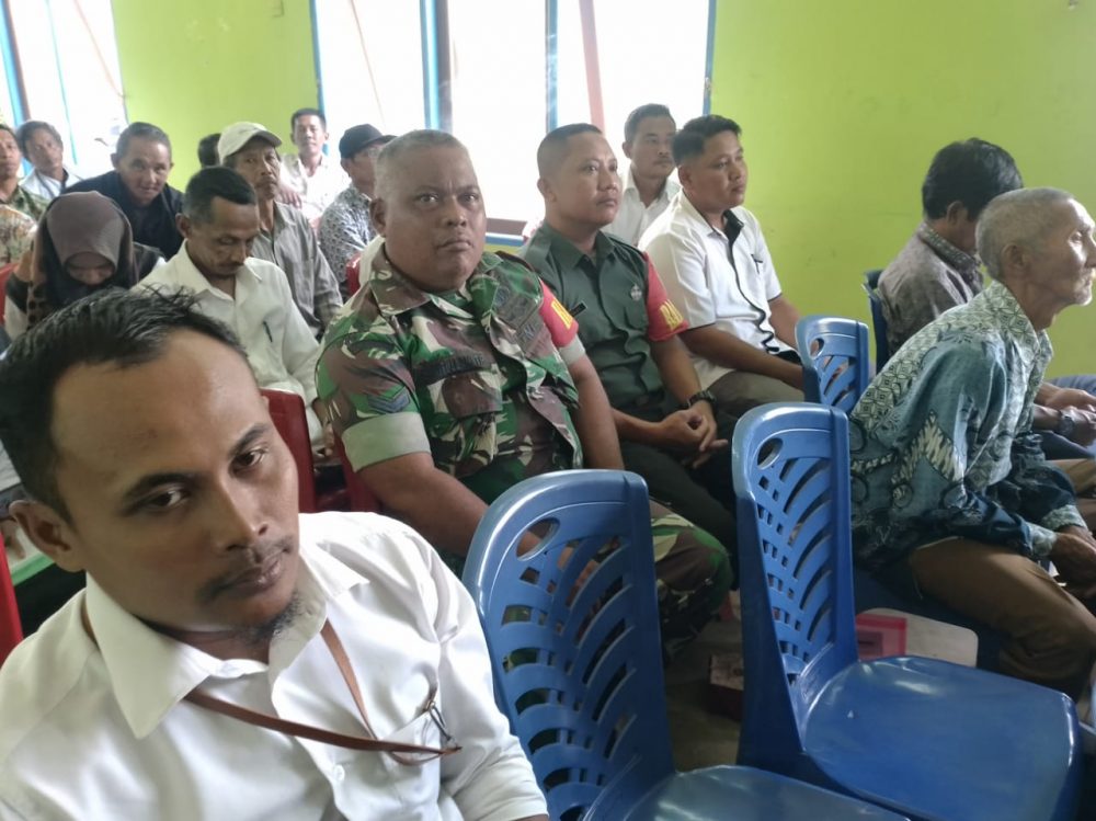 Babinsa Koramil 03/Sedanau Hadiri Penyuluhan Hukum Perangkat dan Lembaga Desa Gunung Putri Babinsa Koramil 03/Sedanau Hadiri Penyuluhan Hukum Perangkat dan Lembaga Desa Gunung Putri