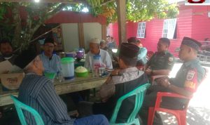 Lagi, Babinsa Praka Jhon Jalin Komsos Dengan Warga Binaan Desa Belakang Gunung