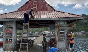Komsos Dengan Pekerja Bangunan, Babinsa Sertu Chaniago Ingatkan Jaga Keselamatan