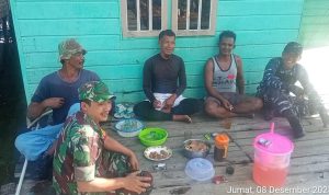Pastikan Situasi Kamtibmas Terjaga, Babinsa Koptu Dhanu Kembali Jalin Komsos Dengan Warga