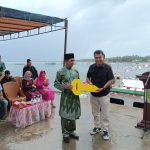 Babinsa Koramil 06/Serasan Dampingi Penyerahan Bantuan Puskel Untuk Kecamatan Subi Babinsa Koramil 06/Serasan Dampingi Penyerahan Bantuan Puskel Untuk Kecamatan Subi