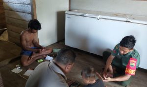 Terus Jalin Hubungan Baik Dengan warga, Babinsa Koramil 03/Sedanau Kembali Jalin Komsos