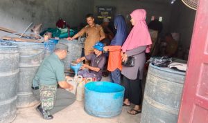 Tingkatkan Sinergitas, Babinsa Sertu Chaniago Jalin Komsos Dengan Kades Tingkatkan Sinergitas, Babinsa Sertu Chaniago Jalin Komsos Dengan Kades