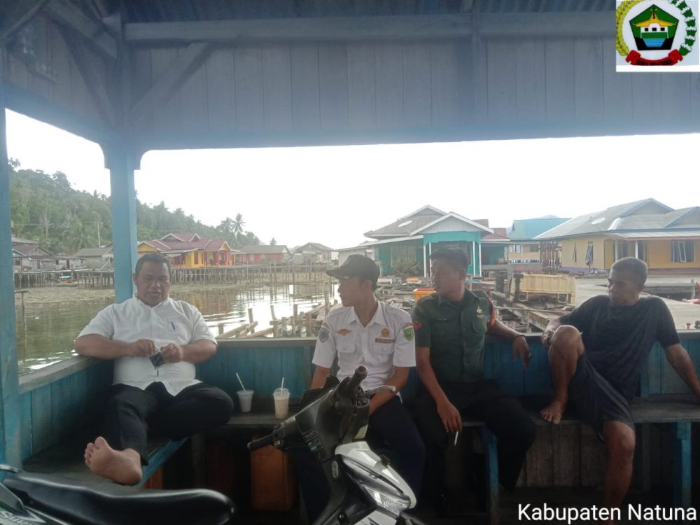 Babinsa Serda Dadang Kembali Jalin Komsos Dengan Warga Binaan Desa Serantas Babinsa Serda Dadang Kembali Jalin Komsos Dengan Warga Binaan Desa Serantas