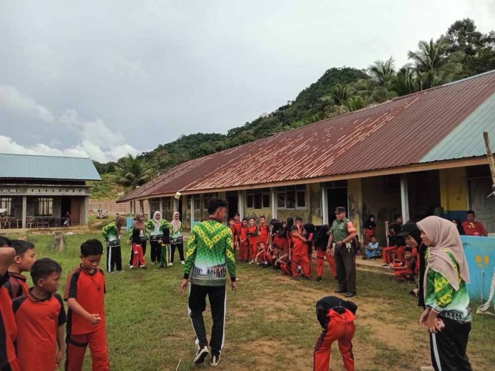 Mahasiswa KKN Stai Natuna Bersama Babinsa Laksanakan Trauma Healing Bagi Pelajar SD Serasan Mahasiswa KKN Stai Natuna Bersama Babinsa Laksanakan Trauma Healing Bagi Pelajar SD Serasan