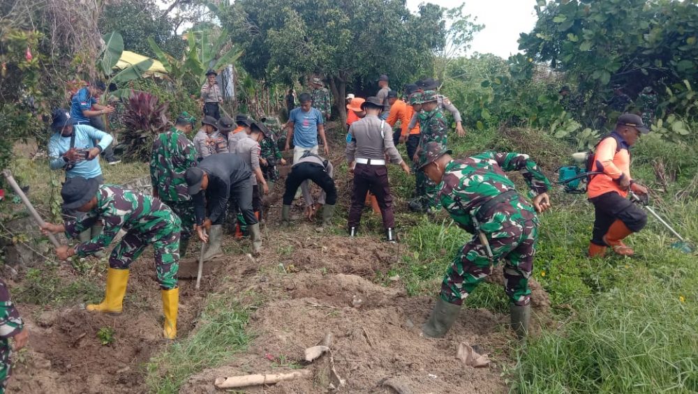 Hari Juang Kartika Ke-78, Kodim 0318/Natuna Gelar Karya Bakti Bersih Lingkungan dan Tanam Pohon