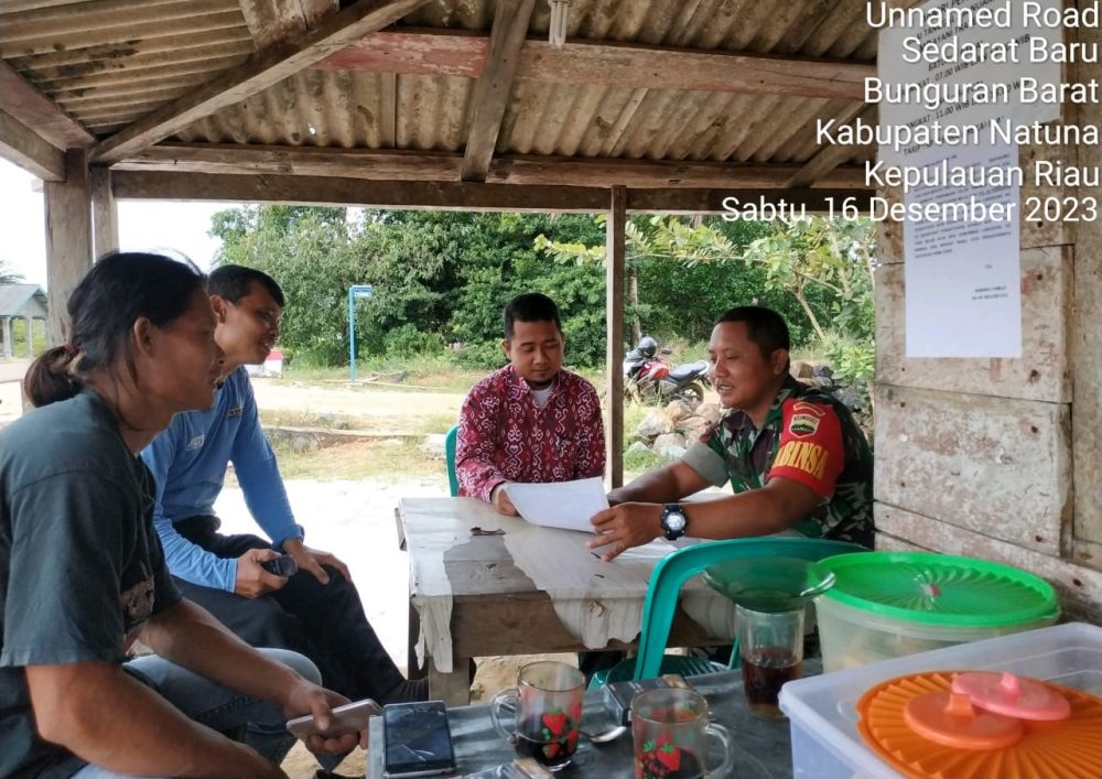 Pastikan Kondusifitas Terjaga Dengan Baik, Babinsa Koptu Pamuji Kembali Laksanakan Komsos Pastikan Kondusifitas Terjaga Dengan Baik, Babinsa Koptu Pamuji Kembali Laksanakan Komsos