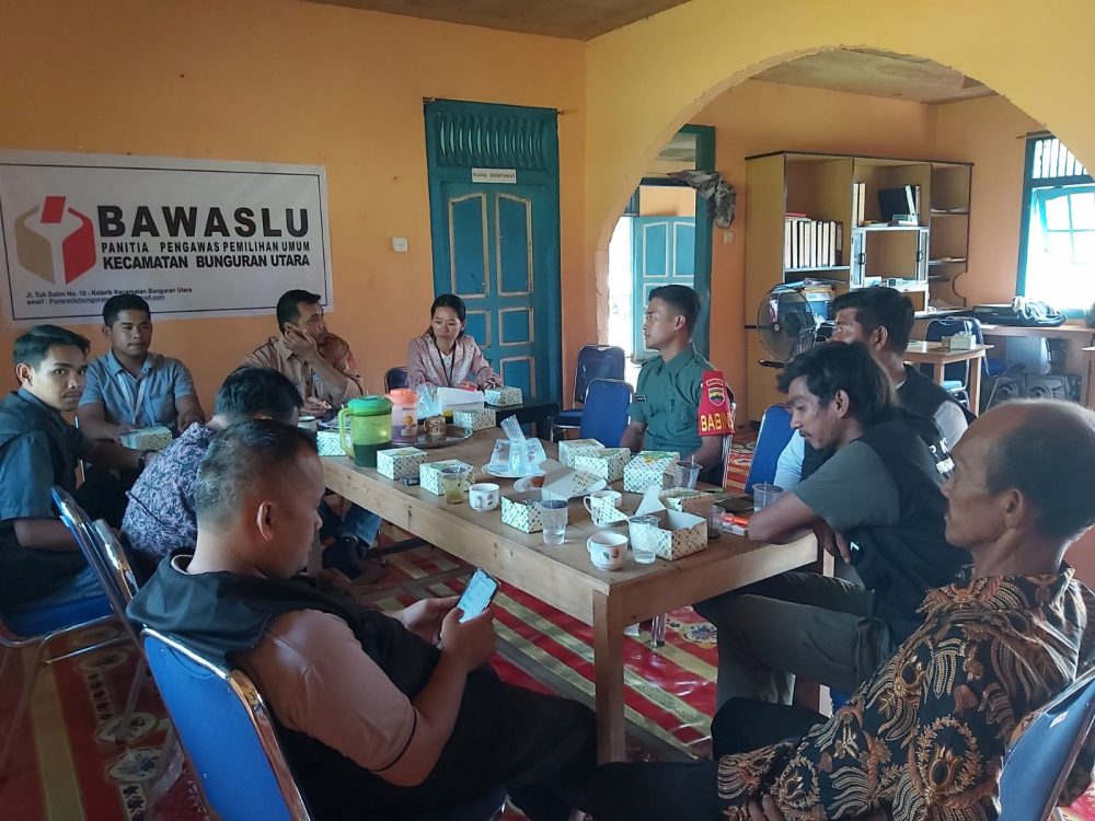 Sinergitas Koramil 03/Sedanau Bersama Panwascam Bunguran Utara, Kawal Jalannya Pemilu Sinergitas Koramil 03/Sedanau Bersama Panwascam Bunguran Utara, Kawal Jalannya Pemilu