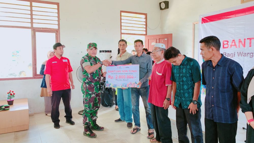 Babinsa Koramil 06/Serasan Hadiri Penyaluran Bantuan Tunai Bagi Warga Terdampak Longsor Serasan Babinsa Koramil 06/Serasan Hadiri Penyaluran Bantuan Tunai Bagi Warga Terdampak Longsor Serasan