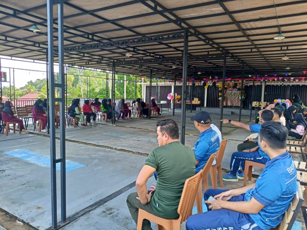 Peringati Hari Ibu, babinsa Koramil 06/Serasan Hadiri Senam Bersama Mahasiswa KKN STAI Natuna Peringati Hari Ibu, babinsa Koramil 06/Serasan Hadiri Senam Bersama Mahasiswa KKN STAI Natuna