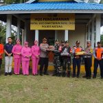 Tinjau Pos Pengamanan Nataru, Kapolres Natuna Serahkan Bingkisan Kepada Personil Jaga