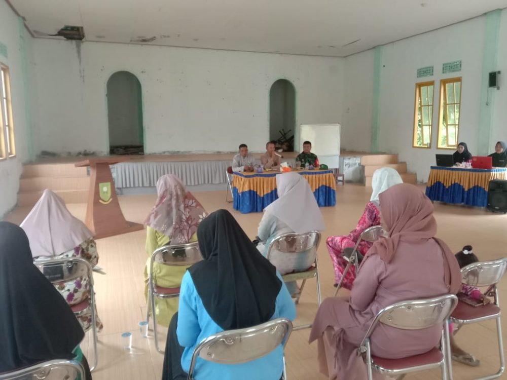 Babinsa Serda Nainggolan Hadiri Musyawarah Dusun Desa Telok Buton