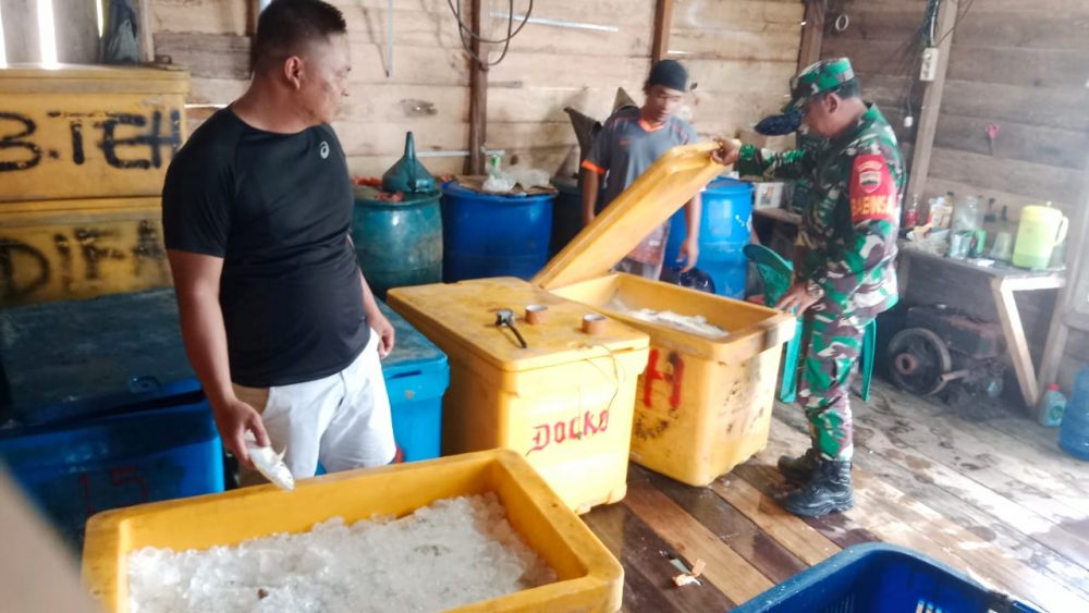 Tingkatkan Silaturrahmi, Babinsa Koramil 06/Serasan Kembali Jalin Komsos